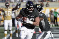 AFC tight end Mark Andrews, of the Baltimore Ravens, (89) scores a touchdown, during the first half of the NFL Pro Bowl football game against the NFC, Sunday, Jan. 26, 2020, in Orlando, Fla. (AP Photo/John Raoux)