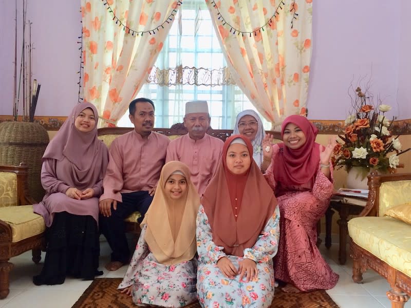 Malaysian Institute for Medical Research’s Bacteriology unit research officer, Dr Nur Asyura Nor Amdan (top right) and her family during their last Hari Raya together in 2019. — Picture courtesy of Dr Nur Asyura Nor Amdan