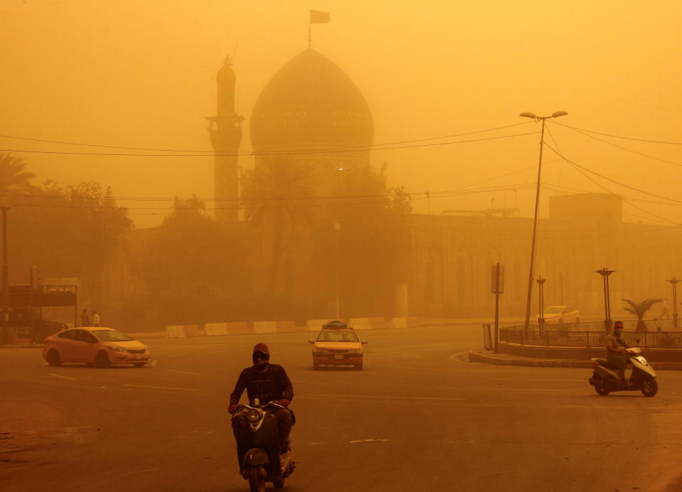 A view shows the dust covering the sky during a sandstorm, in Baghdad, Iraq, May 23, 2022. REUTERS/Thaier Al-Sudani