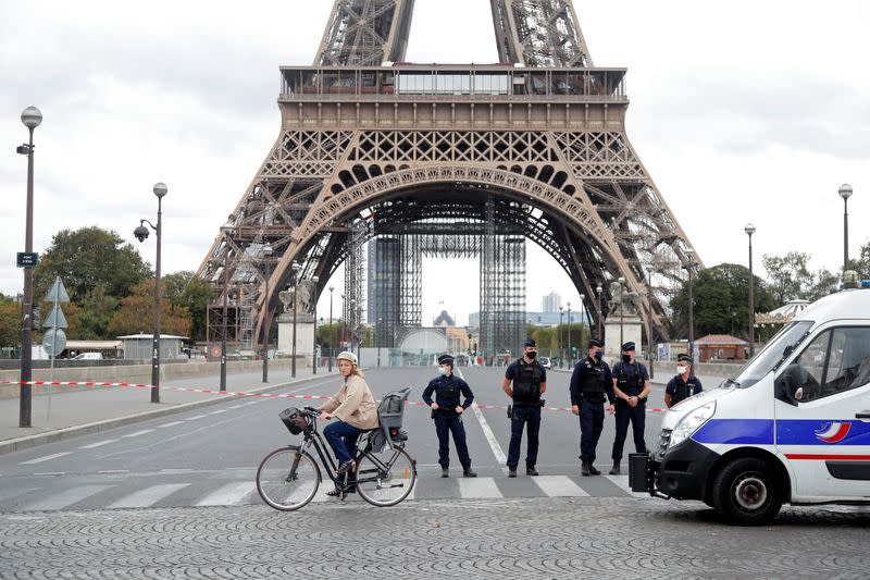 Paris Eiffel tower evacuated