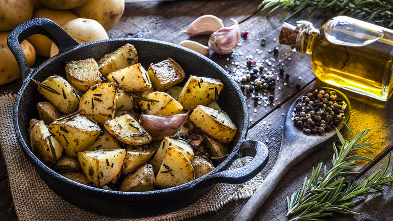roast potatoes in skillet