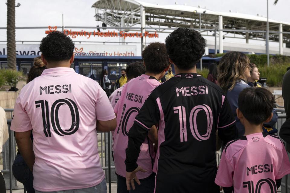 Fans with jerseys of Inter