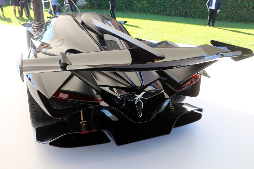 <p><a href="https://www.roadandtrack.com/new-cars/future-cars/g13084703/the-dollar27-million-apollo-ie-hypercar-live-gallery/" rel="nofollow noopener" target="_blank" data-ylk="slk:The Apollo IE;elm:context_link;itc:0;sec:content-canvas" class="link ">The Apollo IE</a> is one of the most outlandish-looking new supercars out right now, and its exhaust design is no exception. It has a triple-exit setup that looks unlike anything else on the road, almost like a flower at full bloom. </p>