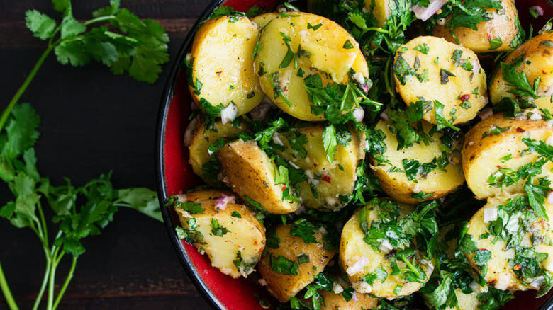 Potato salad with oil and herbs