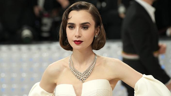 Phil Collins’ daughter Lily Collins’ engagement, wedding rings stolen from West Hollywood hotel spa