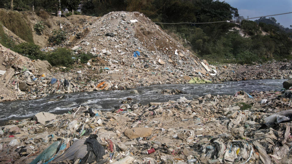 Las Vacas del Motagua recibe 3 mil toneladas de basura cada día/ Alejandro Balan/dpa (Photo by /picture alliance via Getty Images)