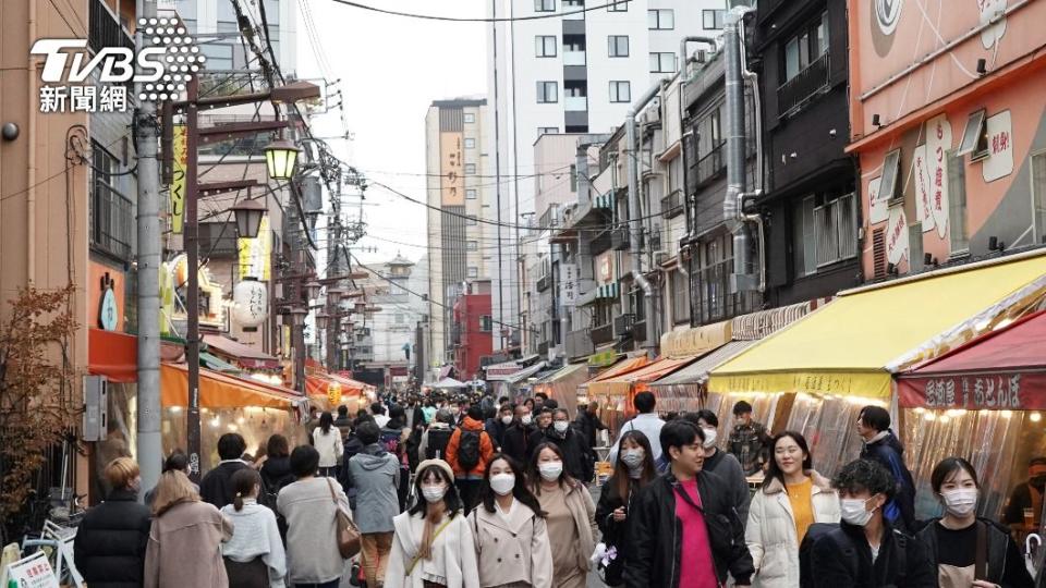 日本觀光景點出現人潮。（圖／達志影像美聯社）