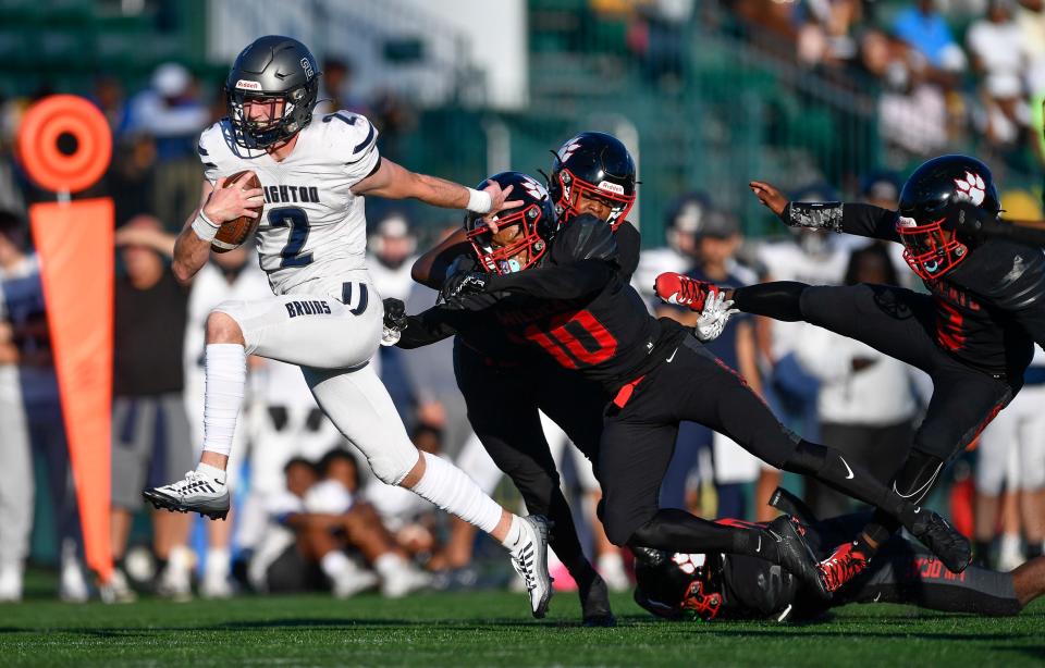 Brighton's Tyler Martinovich, left, eludes Wilson's Jahmez Larkins during a regular season game at Rochester Community Sports Complex, Thursday, Aug. 31, 2023.