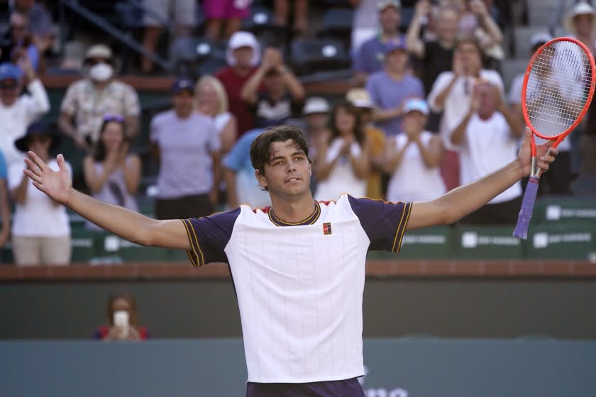 Taylor Fritz soaks in the applause after beating Alexander Zverev in the BNP Paribas Open quarterfinals Oct. 15, 2021.