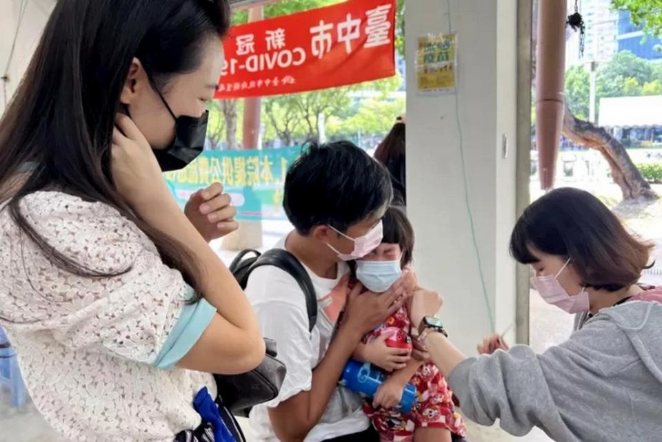 流感感染高峰期，對老人與幼童殺傷力最大，醫師提醒5歲以下孩子盡快接種流感與肺炎鏈球菌疫苗。（記者陳金龍攝）