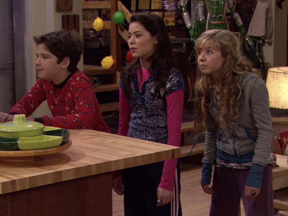 Nathan Kress, Miranda Cosgrove, and Jennette McCurdy in season one of "iCarly."