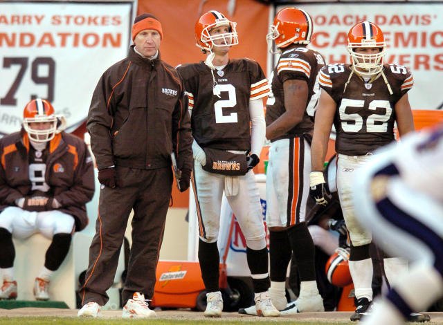 Quarterback Tim Couch of the Cleveland Browns wipes his jersey across  News Photo - Getty Images