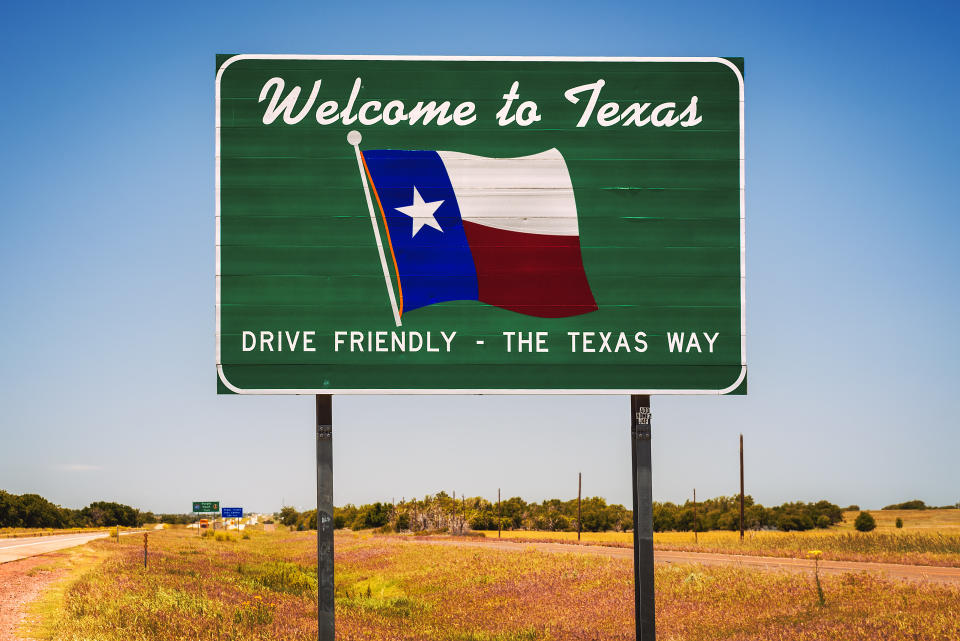 Welcome to Texas state road sign at the state border