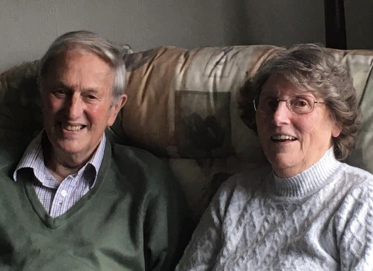 Ray and Tricia Pont said they had been left with 'mixed emotions' after receiving the card and learning of the Queen's death on their wedding anniversary. (SWNS)