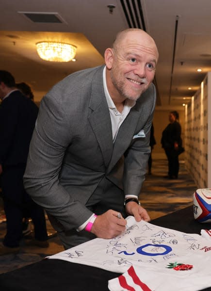 mike-tindall-signing-shirt-legends-of-rugby