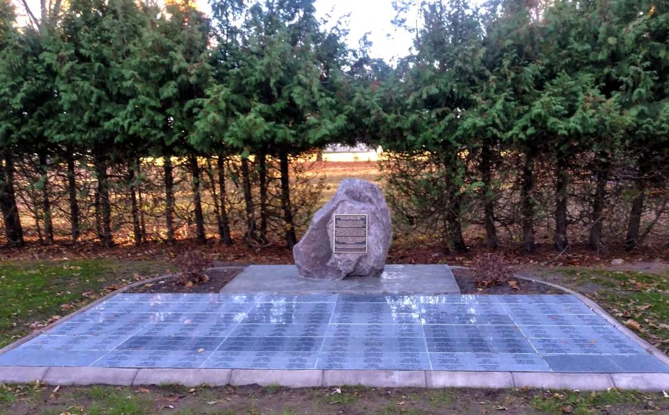 A monument honoring hundreds of long-forgotten individuals buried in an Oconto cemetery will be dedicated on Memorial Day weekend at Evergreen Cemetery in Oconto.