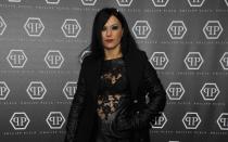 Cristina Scabbia (hier bei der Philipp Plein-Show während der Milan Fashion Week 2013) darf man getrost als Role Model der schwarzen Szene bezeichnen. In ihrer italienischen Heimat ist die 50-Jährige ein gern gesehener Gast bei öffentlichen Anlässen. In der Metalszene gehört sie zu den beliebtesten Duettpartnerinnen. (Bild: Jacopo Raule/Getty Images for Philipp Plein)