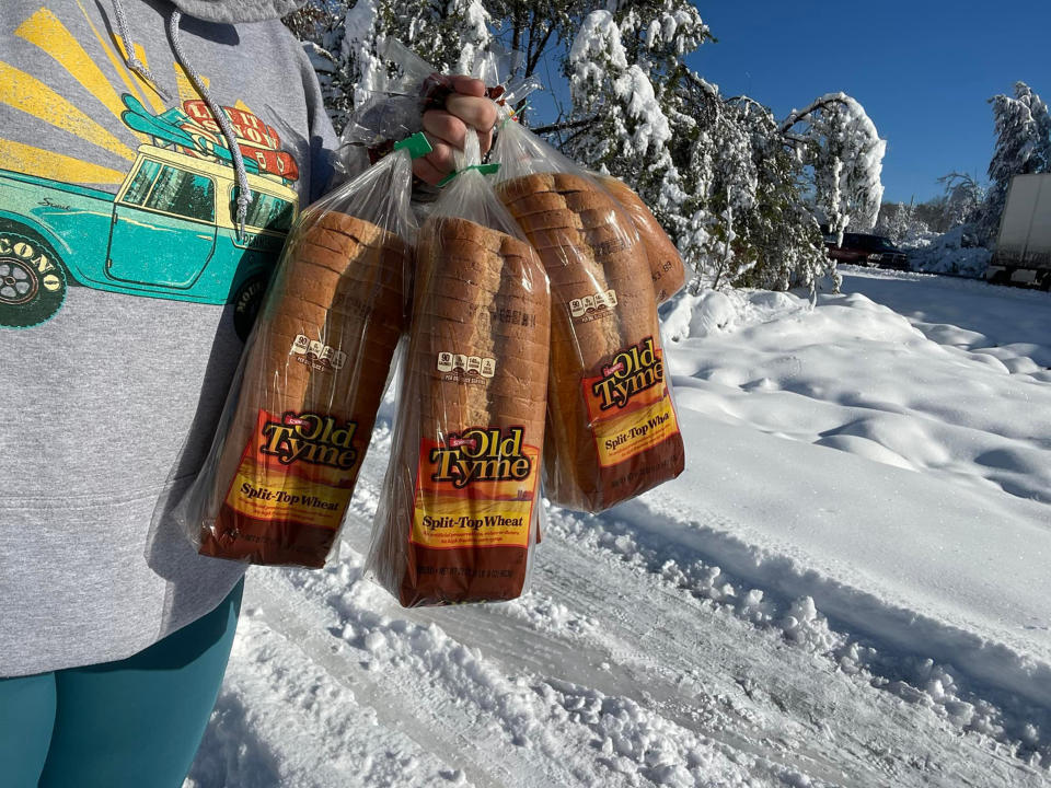Casey Holihan and her husband John helped hand out the much-needed bread to nearby motorists who had been stuck for 20-plus hours without food.  (Casey Holihan Noe / Facebook)