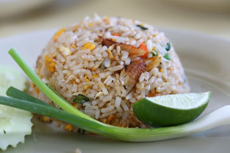 ▲一名女網友拿隔夜飯做了醬油炒飯，成品卻不怎麼粒粒分明，因而好奇詢問廚藝高手們的意見。（示意圖／翻攝Pixabay）