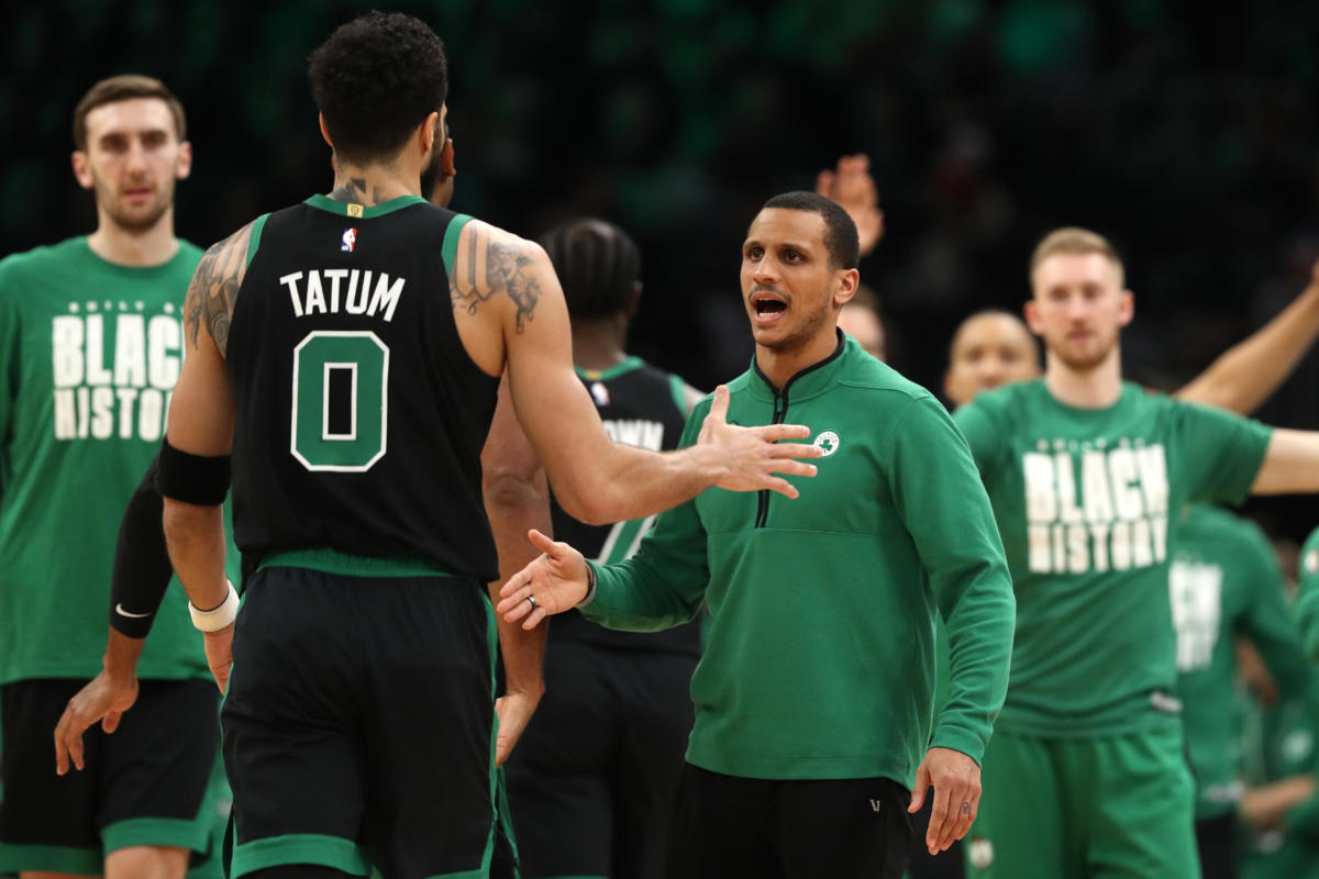 How worried should fans of the Boston Celtics be about Jayson Tatum’s wrist? thumbnail