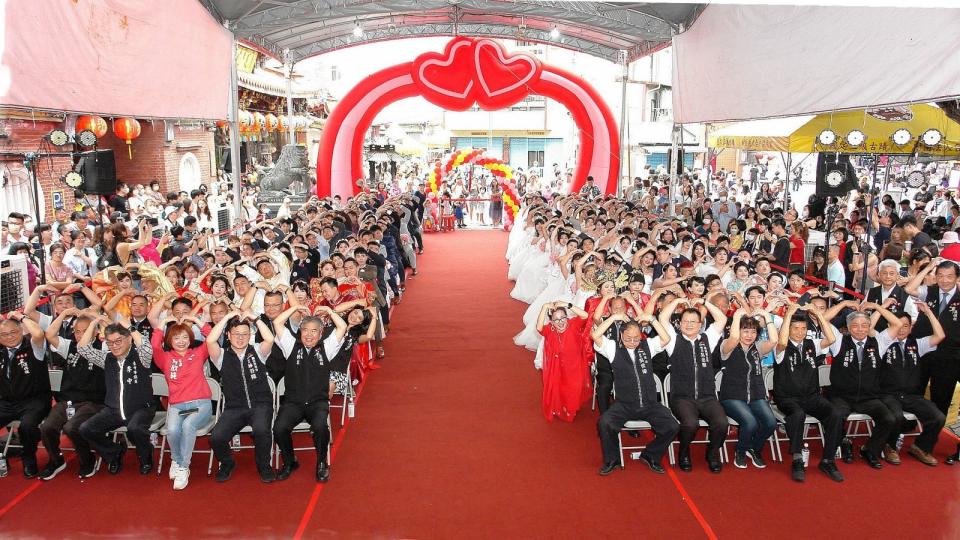 ▲2024台中樂成宮集團結婚，樂見真愛成就幸福。(圖/記者顏淑娟翻攝)