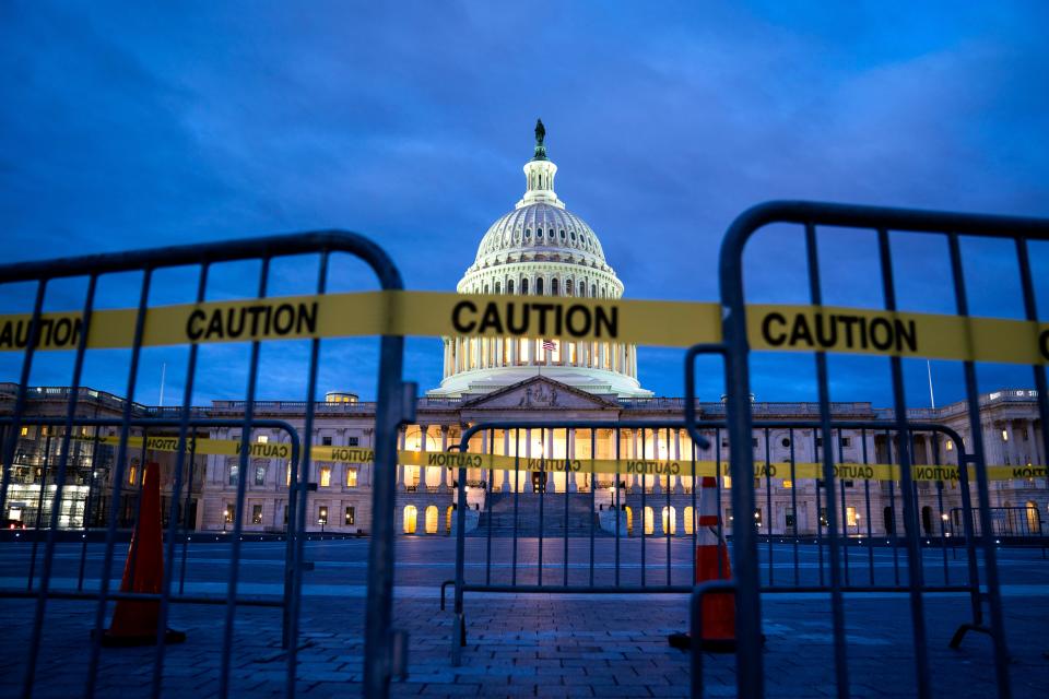 The U.S. Capitol on the first morning of a partial government shutdown in Washington, D.C., Dec. 22, 2018. (Photo: Jim Lo Scalzo/EPA-EFE/REX/Shutterstock)