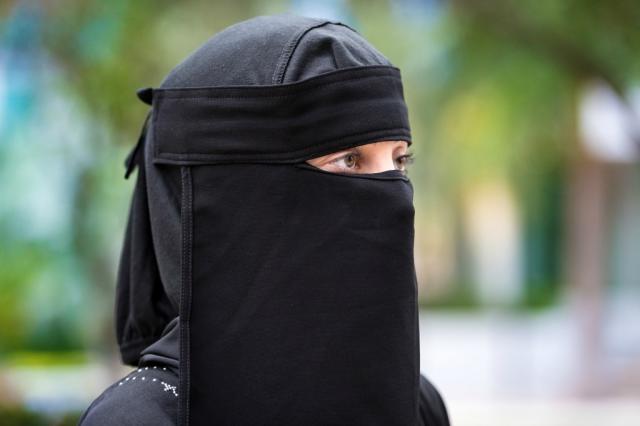 Muslim burka full body veil hi-res stock photography and images