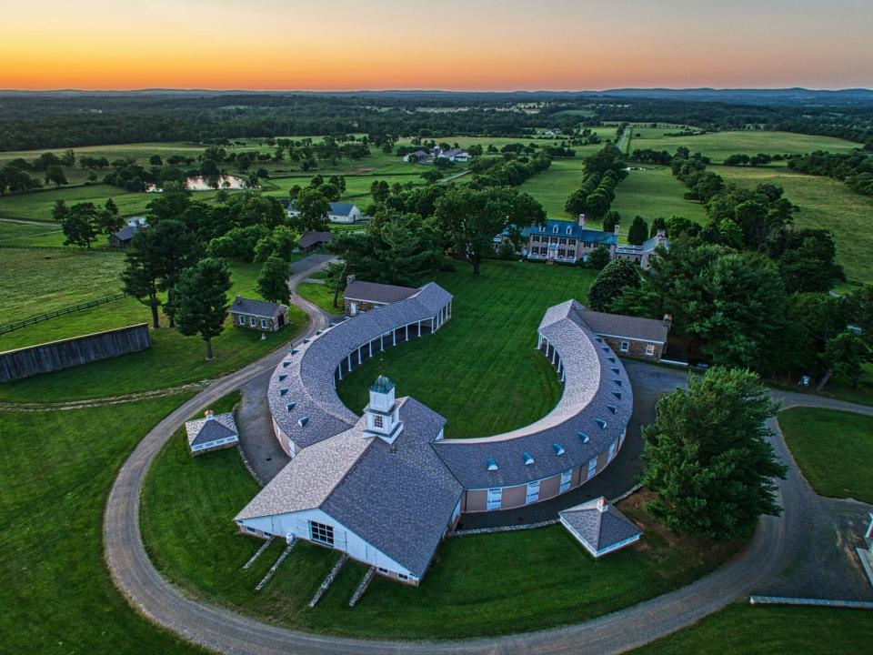 Stables that are shaped like a horseshoe