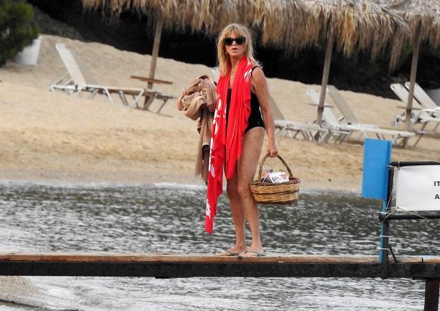 Goldie Hawn, 77, Shares Stunning Sunset Swimsuit Pic