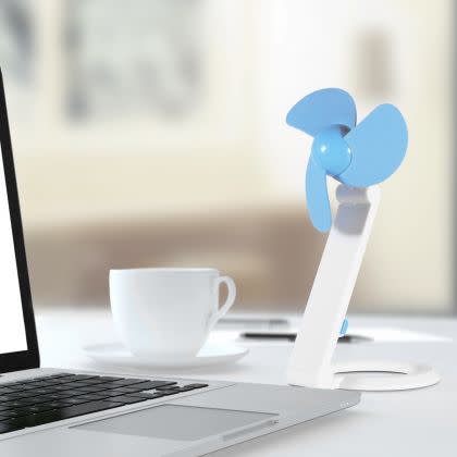 Un mini-ventilateur USB, pour les été frais