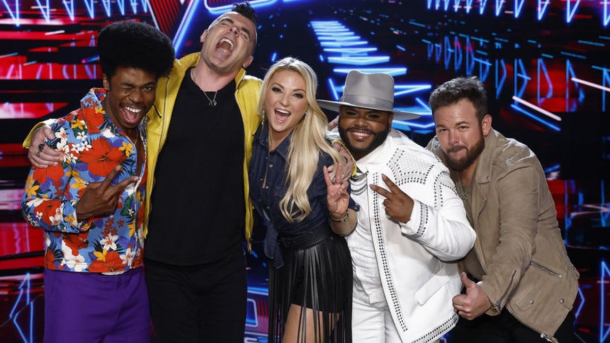  The Voice Season 25 finalists Nathan Chester, Bryan Olesen, Karen Waldrup, Asher HaVon and Josh Sanders pose for a photo after the semifinals. 