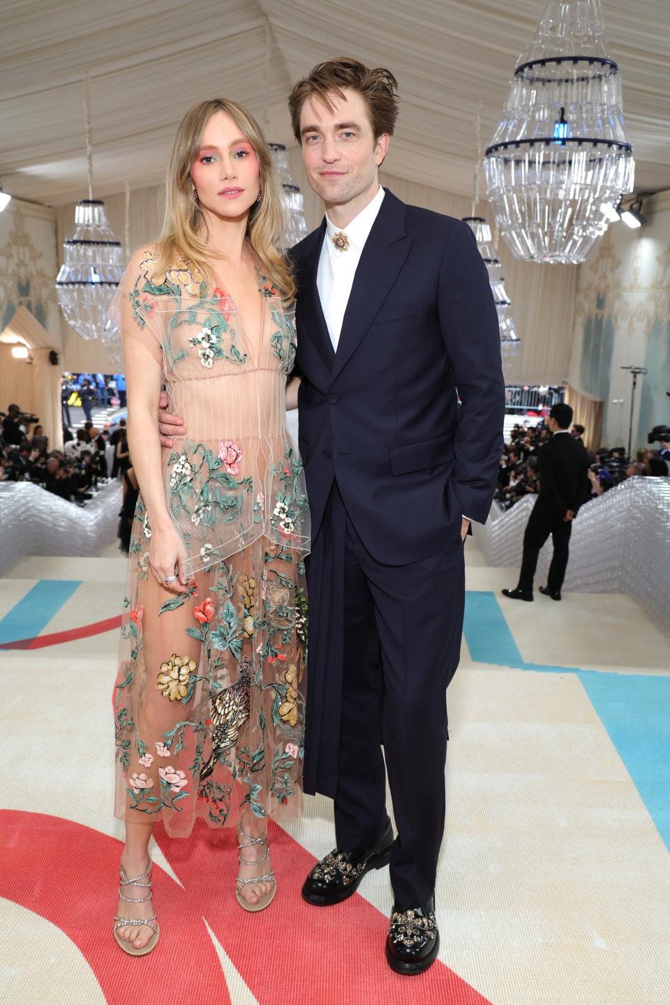 Suki Waterhouse and Robert Pattinson attend the 2023 Met Gala Celebrating “Karl Lagerfeld: A Line Of Beauty” at The Metropolitan Museum of Art on May 1, 2023.