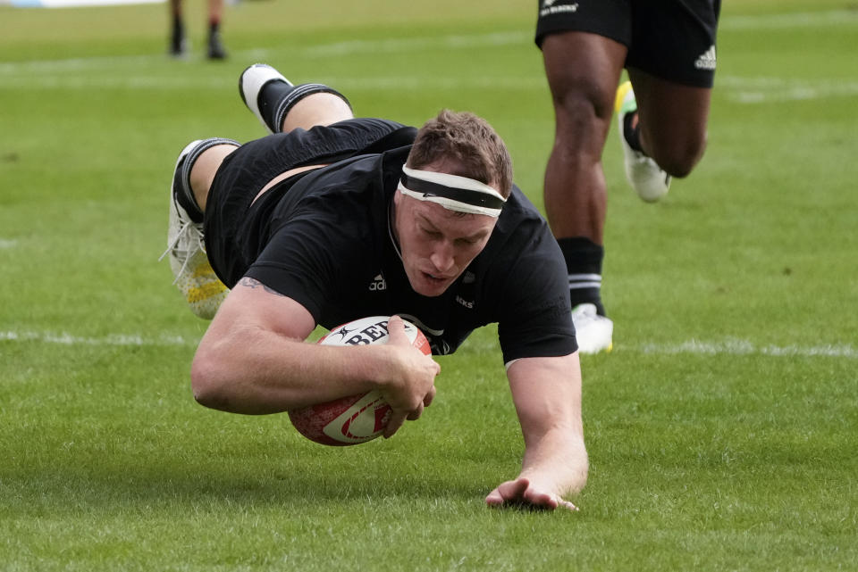 New Zealand's Brodie Retallick scores a try during the rugby international between the All Blacks and Japan at the National Stadium in Tokyo, Japan, Saturday, Oct. 29, 2022. (AP Photo/Shuji Kajiyama)