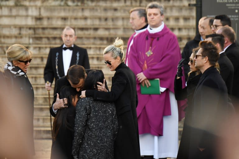 L’étreinte d’Emmanuel Macron