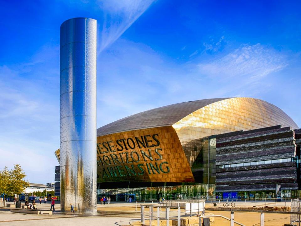 The Wales Millennium Centre is a mesmerising wave of bronze (Getty/iStock)