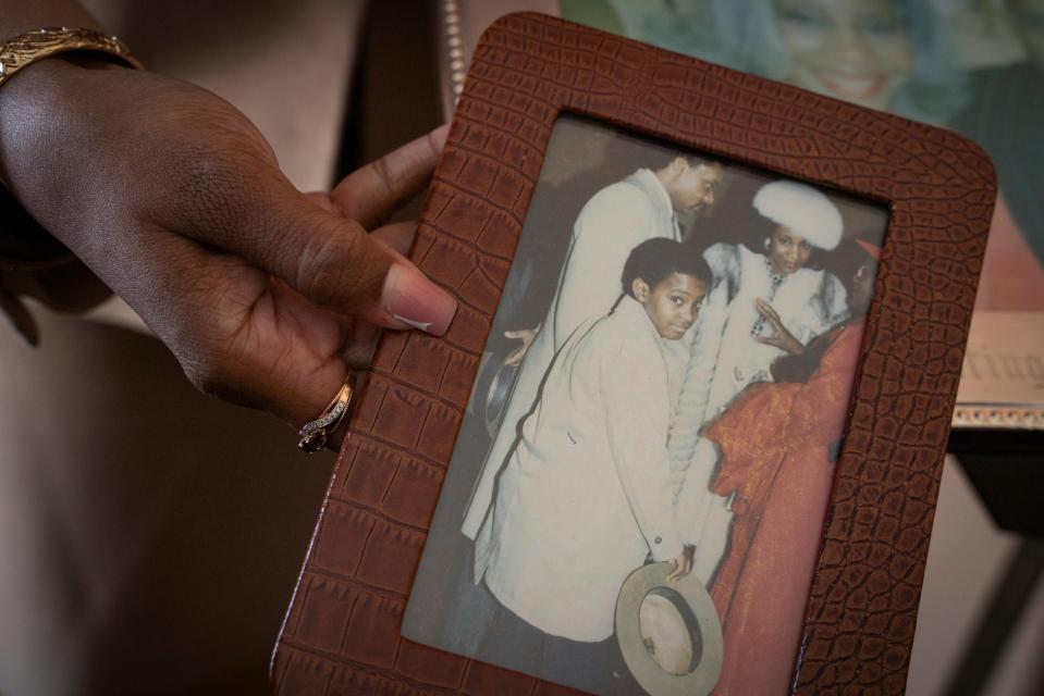 Financial director Arnessa Pye holds a photograph of her husband Ozie Pye IV at O.H. Pye, III Funeral Home in Detroit, Tuesday, Jan. 31, 2023. 