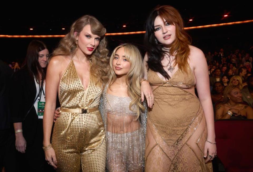 taylor swift, sabrina carpenter, and gayle at the 2022 american music awards