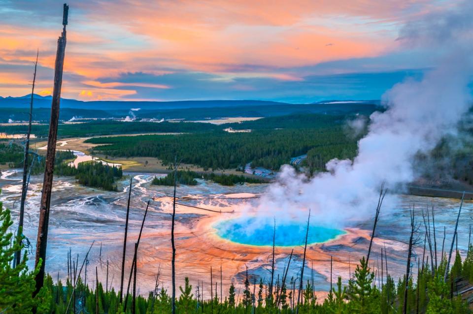 Yellowstone’s Grand Prismatic Geyser at Sunset (Getty Images/iStockphoto)