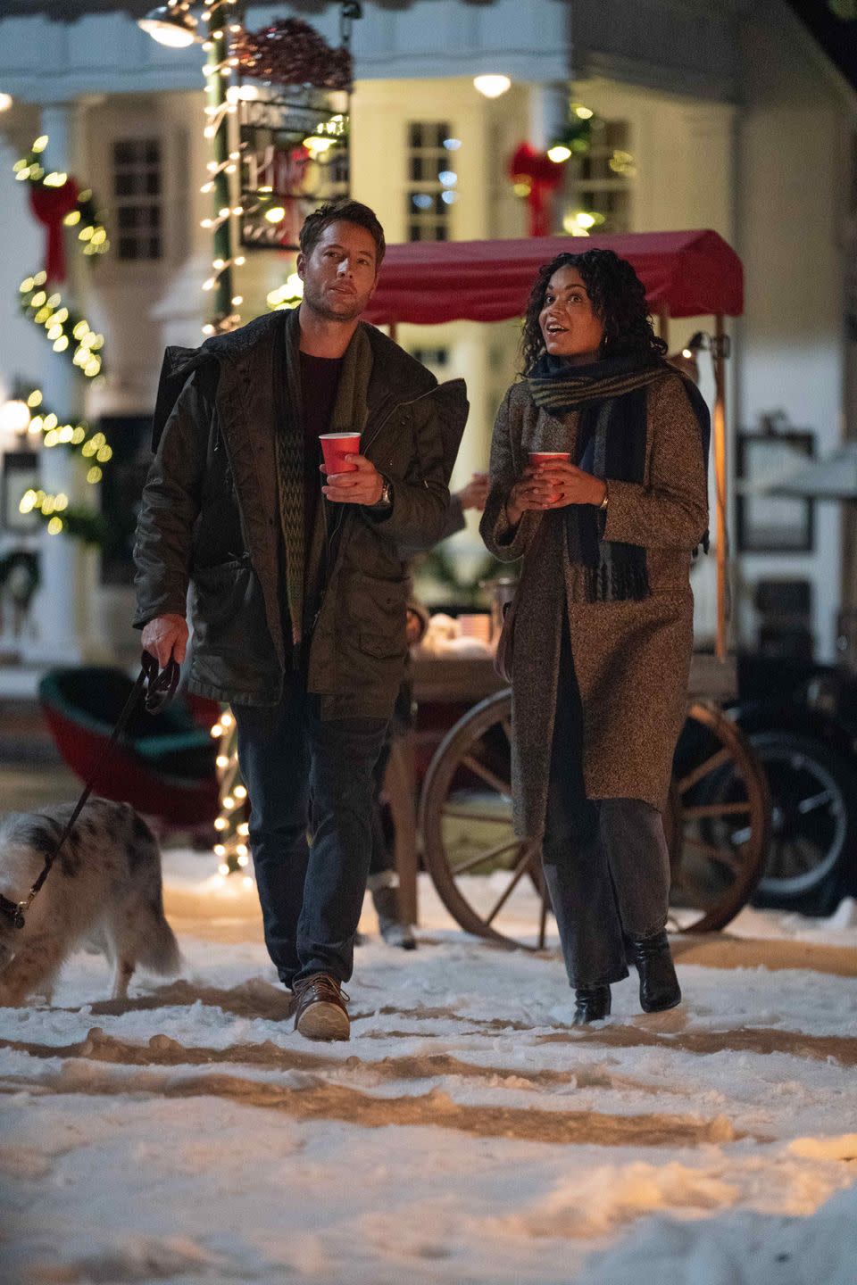 the noel diary l to r justin hartley as jake, barrett doss as rachel in the noel diary cr kc baileynetflix © 2022