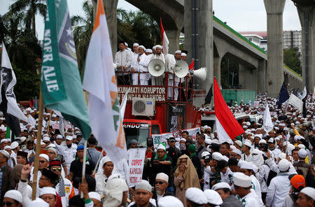 Members of the hardline group Islamic Defenders Front (FPI) march with their leader Habib Rizieq during a protest calling for a provincial police chief to step down over what they say was "police violence" against them, outside the National Police headquarters in Jakarta, Indonesia, January 16, 2017. Picture taken January 16, 2017. REUTERS/Darren Whiteside