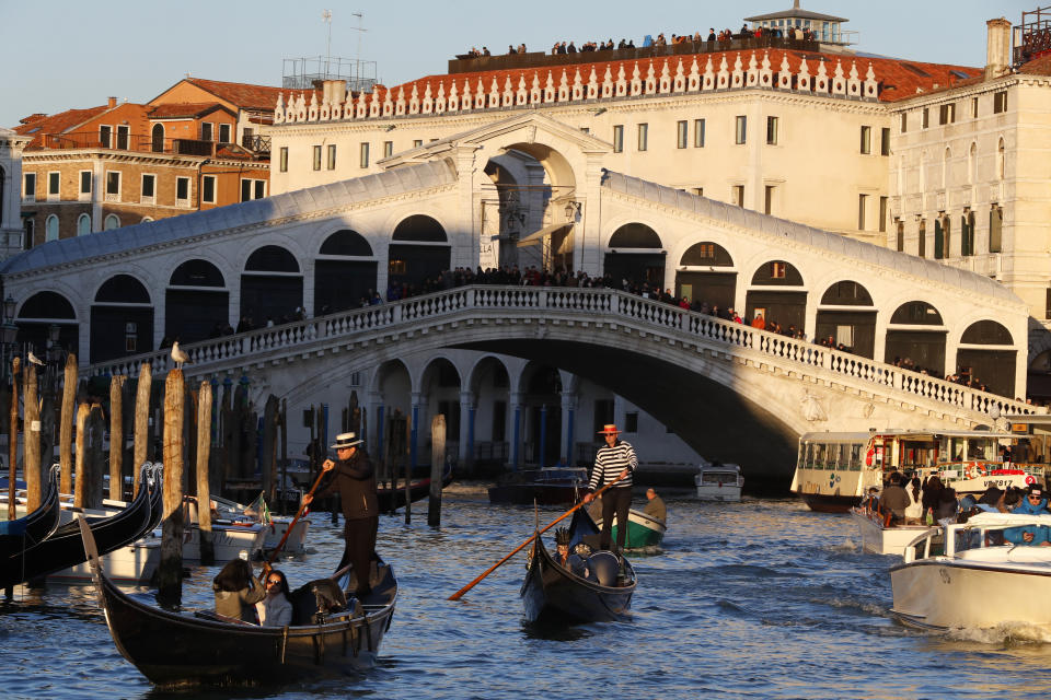 Gondeln in Venedig (Bild: ddp images/robertharding/Godong)