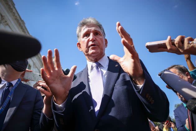 Sen. Joe Manchin (D-W.Va.) speaks to reporters outside of the U.S. Capitol. (Photo: Kevin Dietsch via Getty Images)