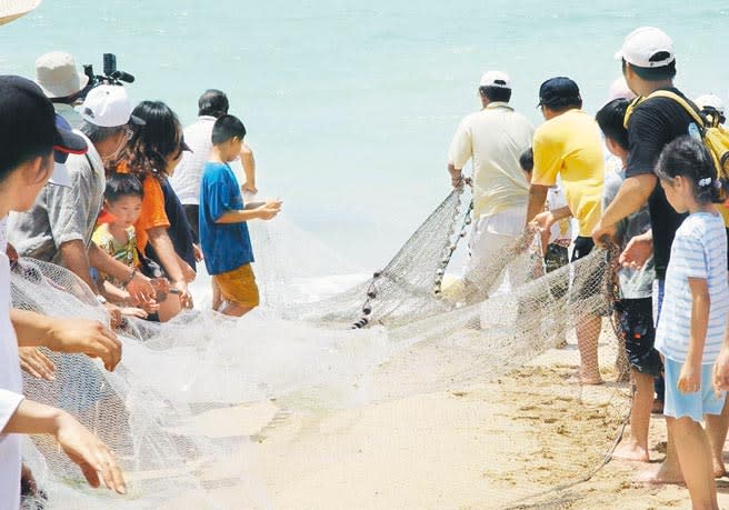 牽罟傳統古漁法邀民眾跨海澎湖微旅行。（陳可文攝）