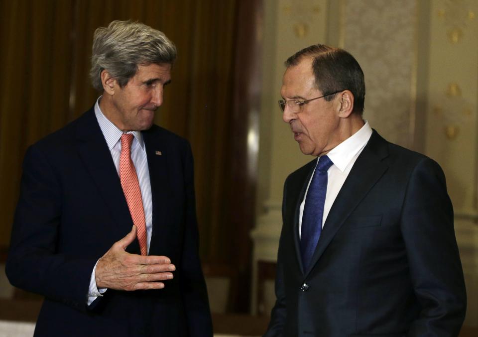 U.S. Secretary of State John Kerry (L) extends his hand to shake hands with Russia's Foreign Minister Sergey Lavrov in Montreux, Switzerland, January 21, 2014. Syrian and international delegates arrived in Switzerland on Tuesday for peace talks that few believe can succeed as the three-year-old civil war and geopolitical acrimony it has brought show no sign of abating. (REUTERS/Gary Cameron)