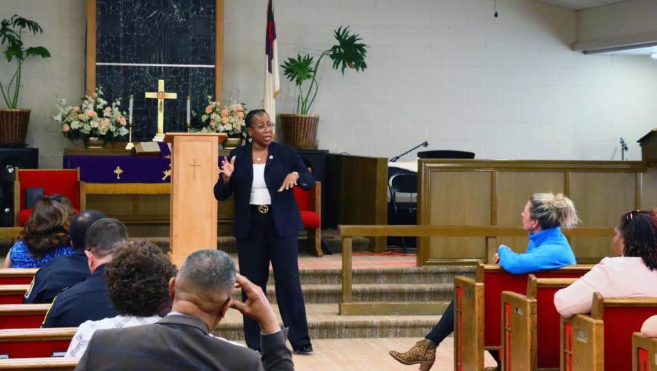 Lisa Goodwin explained the ‘all hands on deck’ meeting purpose and procedure at Asbury United Methodist Church on Monday, 2/26/28. Councilwoman Joanne Cogle, Public Works Director Drale Short, and City Manager Isaiah Hugley listen in before they go on the METRA bus ride to point out illegal dumping and trash problems.