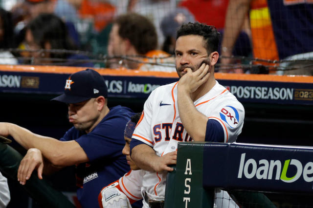 Photos: Rangers defeat Astros in Game 2 of ALCS