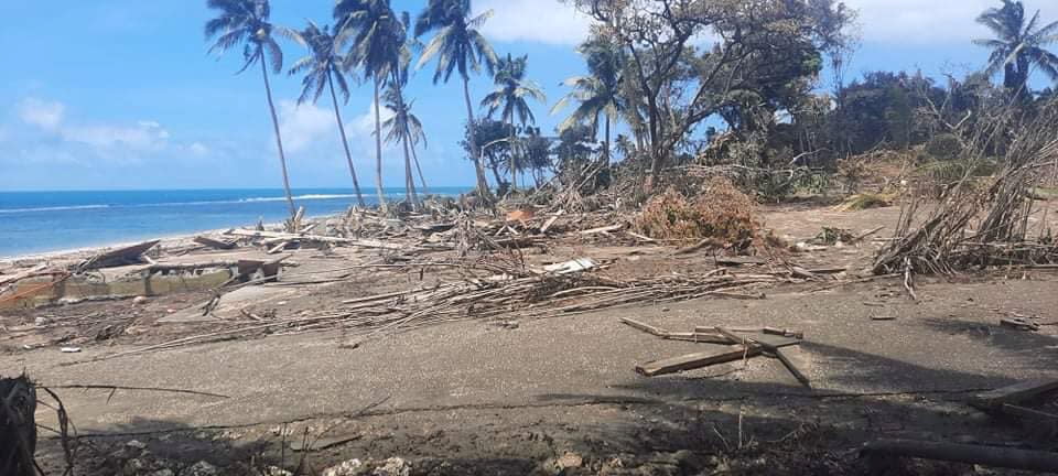 A view of a beach and debris following volcanic eruption and tsunami, in Nuku'alofa, Tonga January 18, 2022 in this picture obtained from social media on January 19, 2022.  Courtesy of Marian Kupu/Broadcom Broadcasting FM87.5/via REUTERS  THIS IMAGE HAS BEEN SUPPLIED BY A THIRD PARTY. MANDATORY CREDIT.