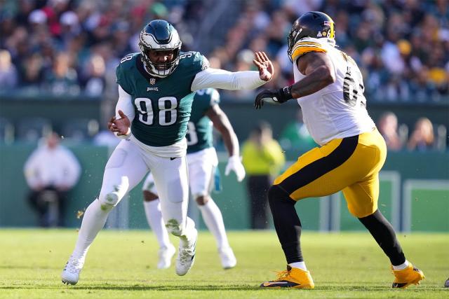 Dan Moore Jr. #65 of the Pittsburgh Steelers looks on against the News  Photo - Getty Images