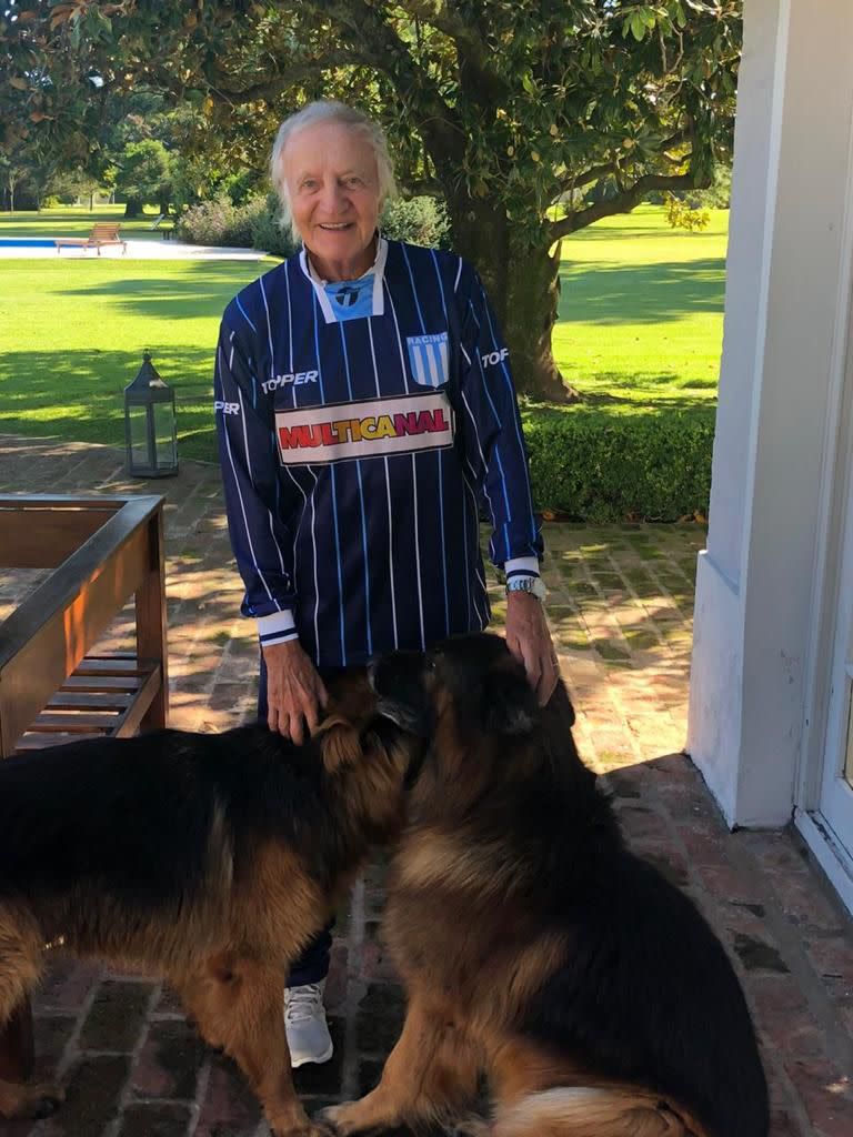 En Mis Marías, su casa de Escobar, donde supo entrenarse el Racing campeón, entre otros equipos