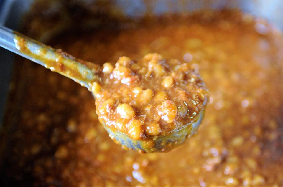 Thomason's baked beans, full of pulled pork and flavored with house dip, are a local legend that Kevin Gibson would like to see on grocery store shelves.